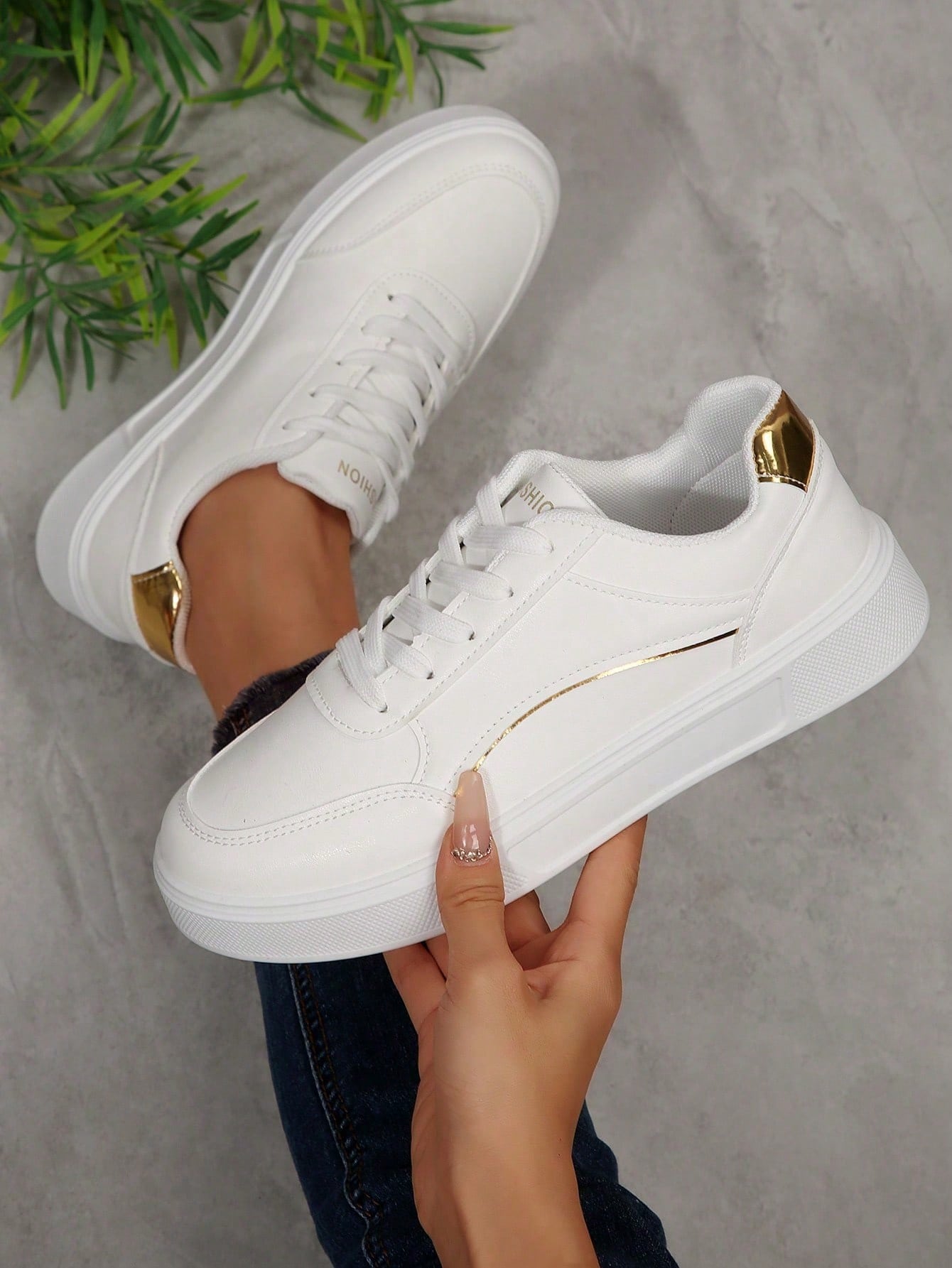 Women White Casual Sneakers, L - đánh giá và giá Running Gear Shoes